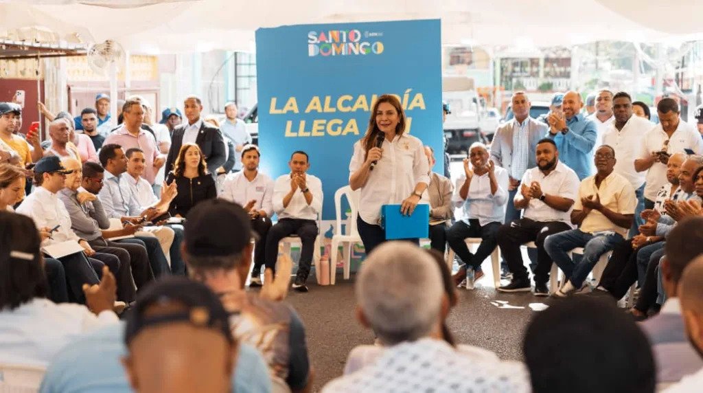 Carolina Mejía encabeza jornada comunitaria en el sector 27 de Febrero